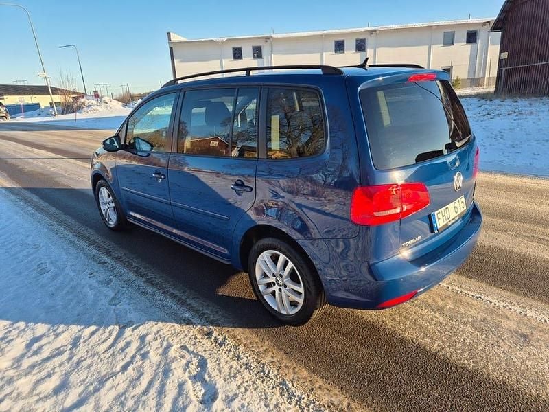 Begagnad VW Touran 105 HK (77 kW) 2012 Minibuss