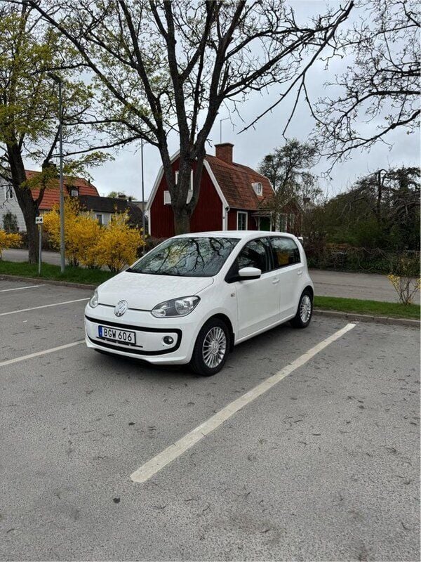 Vit Begagnad 2014 VW up! high up! Halvkombi | 53 000 kr (Bra pris) - Bild 1/4