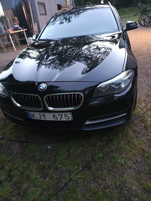 Svart Begagnad 2014 BMW 520 Kombi | 110 000 kr (Marknadspris) - Bild 1/4