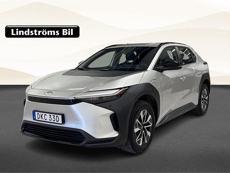 Silver Begagnad 2024 Toyota bZ4X Active SUV | 399 000 kr - Bild 1/3