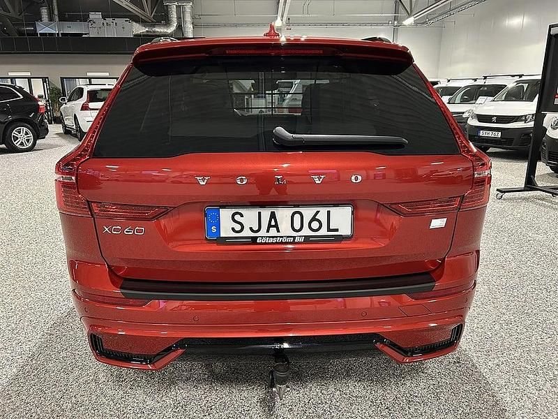 Begagnad Volvo XC60 Plus 350 HK (257 kW) 2022 Fusion red metallic metallic SUV