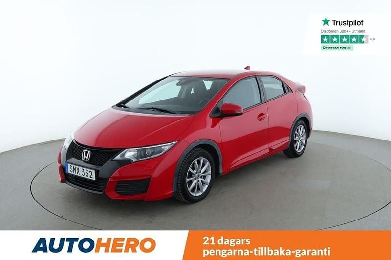 Röd Begagnad 2015 Honda Civic Comfort Halvkombi | 119 000 kr (Marknadspris) - Bild 1/4