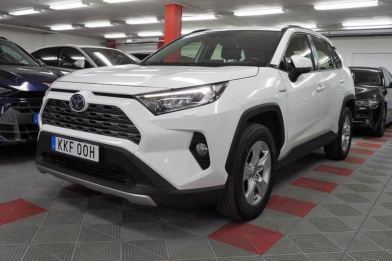 Vit Begagnad 2021 Toyota RAV4 Hybrid Active SUV | 269 500 kr (Lite dyr) - Bild 1/4