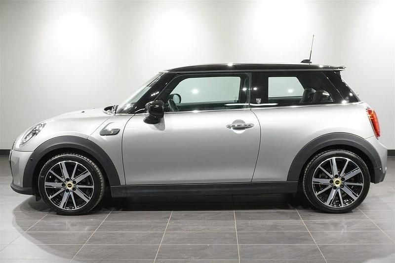 Begagnad Mini Cooper 135 kW (184 HK) 2022 Melting silver iii Halvkombi