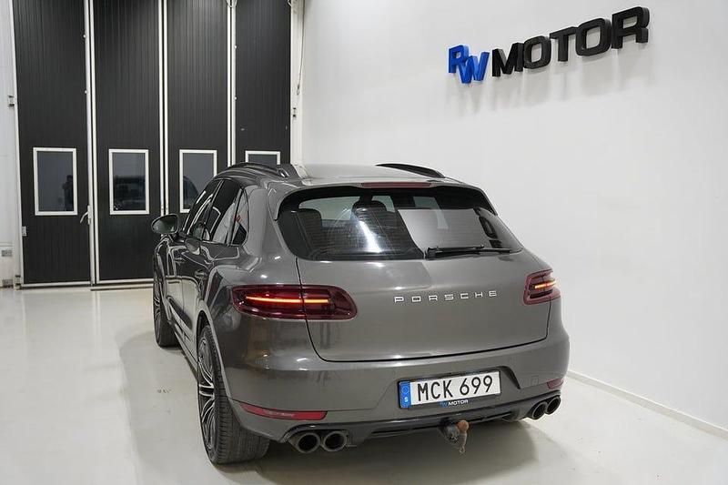 Begagnad Porsche Macan Turbo Sport 400 HK (294 kW) 2015 Mörkgrå SUV