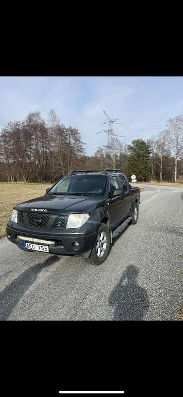 Grå Begagnad 2007 Nissan Navara Pickup | 60 000 kr (Marknadspris) - Bild 1/4
