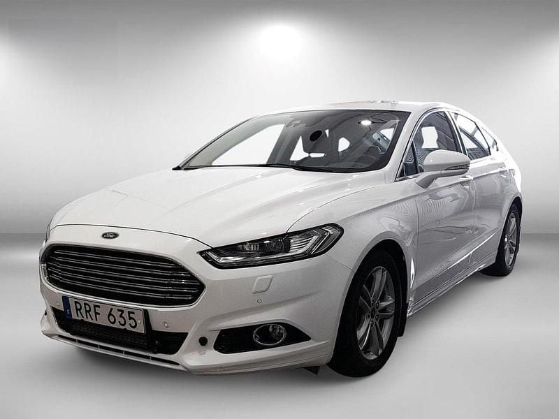 Vit Begagnad 2015 Ford Mondeo Titanium Halvkombi | 135 000 kr (Marknadspris) - Bild 1/4
