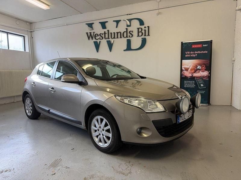 Ljusbrun Begagnad 2011 Renault Mégane III Halvkombi | 29 900 kr (Marknadspris) - Bild 1/4