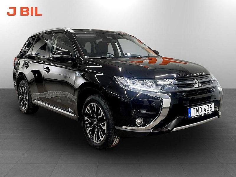 Svart Begagnad 2017 Mitsubishi Outlander P-HEV SUV | 174 900 kr (Marknadspris) - Bild 1/3