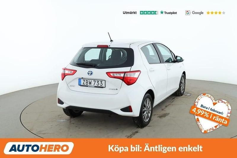 Begagnad Toyota Yaris Hybrid Active 102 HK (75 kW) 2018 Vit Sedan