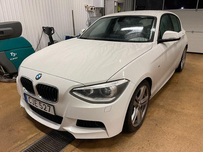 Vit Begagnad 2014 BMW 116 M Sport Halvkombi | 125 000 kr (Dyr) - Bild 1/2