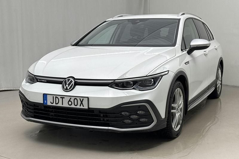 Vit Begagnad 2022 VW Golf Alltrack Kombi | 239 000 kr (Bra pris) - Bild 1/4