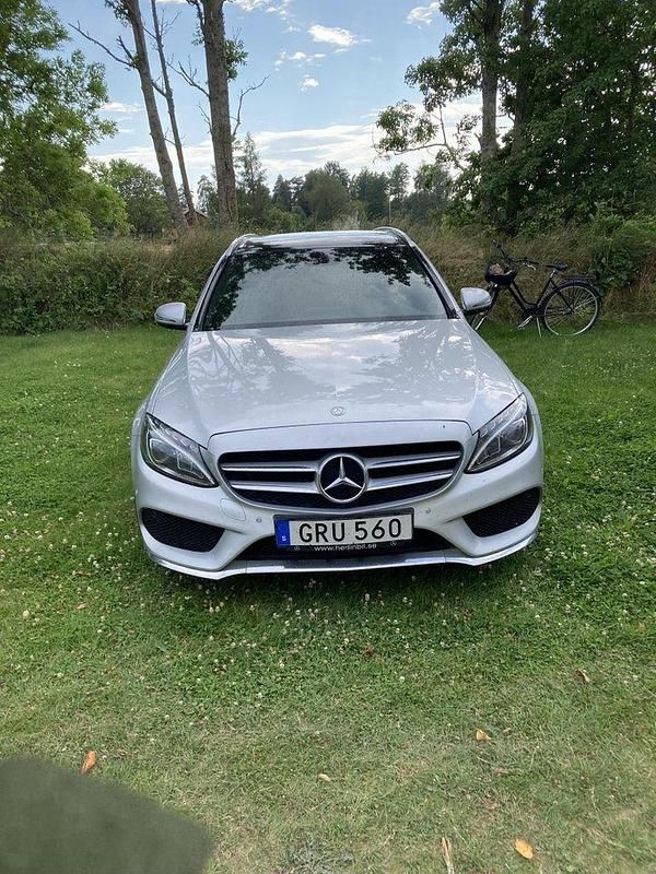 Silver Begagnad 2017 Mercedes C220 AMG line Kombi | 225 000 kr (Marknadspris) - Bild 1/4