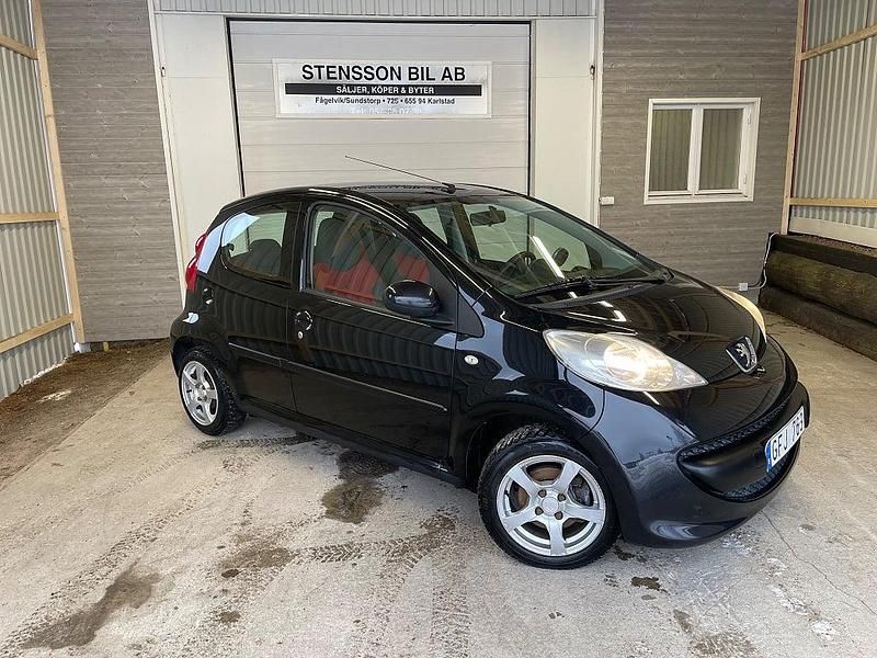 Svart Begagnad 2008 Peugeot 107 Halvkombi | 24 900 kr (Dyr) - Bild 1/4