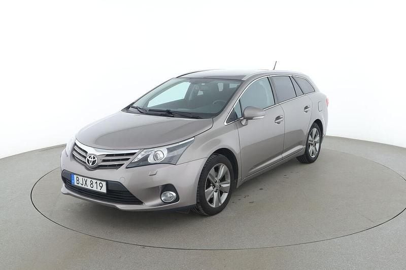 Brun Begagnad 2015 Toyota Avensis Kombi | 151 000 kr (Marknadspris) - Bild 1/3