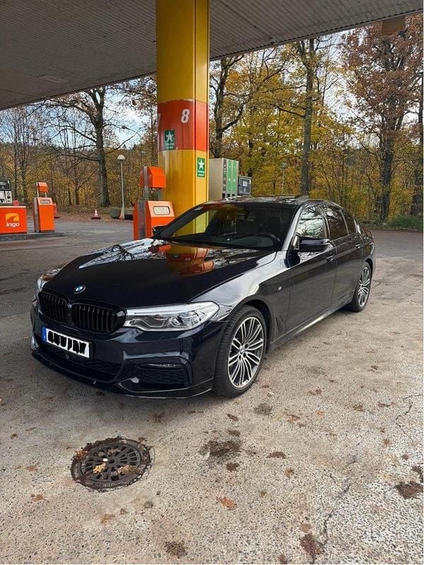 Svart Begagnad 2020 BMW 540 M Sport Sedan | 500 000 kr (Dyr) - Bild 1/4