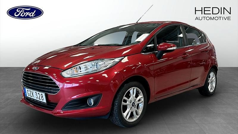 Röd Begagnad 2016 Ford Fiesta Halvkombi | 109 900 kr (Marknadspris) - Bild 1/4