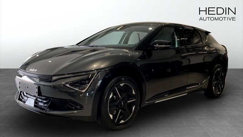 Grå (grey) Ny 2025 Kia EV6 Plus SUV | 573 336 kr (Marknadspris) - Bild 1/4