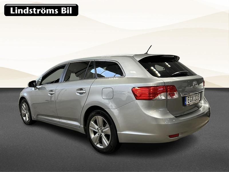 Begagnad Toyota Avensis Edition 125 HK (91 kW) 2014 Ljusgrå Kombi