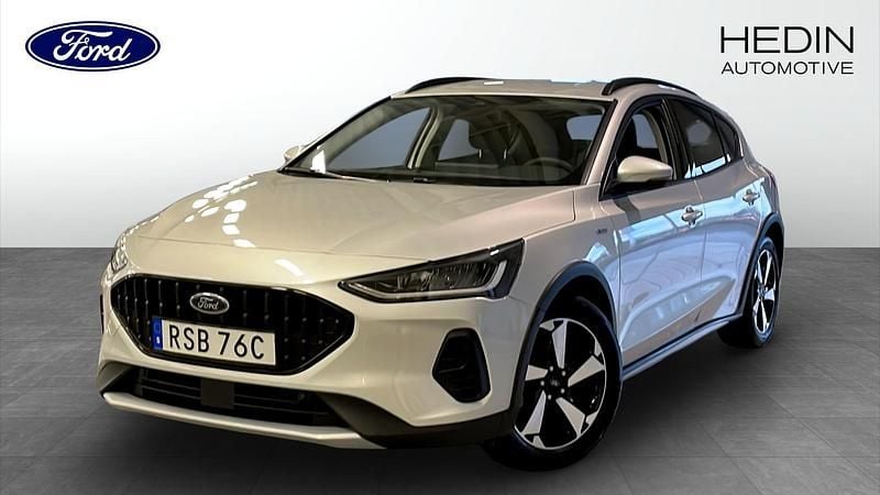 Grå Begagnad 2023 Ford Focus Active | 199 900 kr - Bild 1/4
