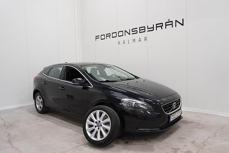 Begagnad Volvo V40 Momentum 116 HK (85 kW) 2014 Svart