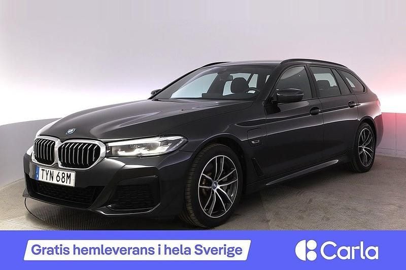 Grå Begagnad 2022 BMW 530e M Sport Kombi | 394 990 kr (Bra pris) - Bild 1/4
