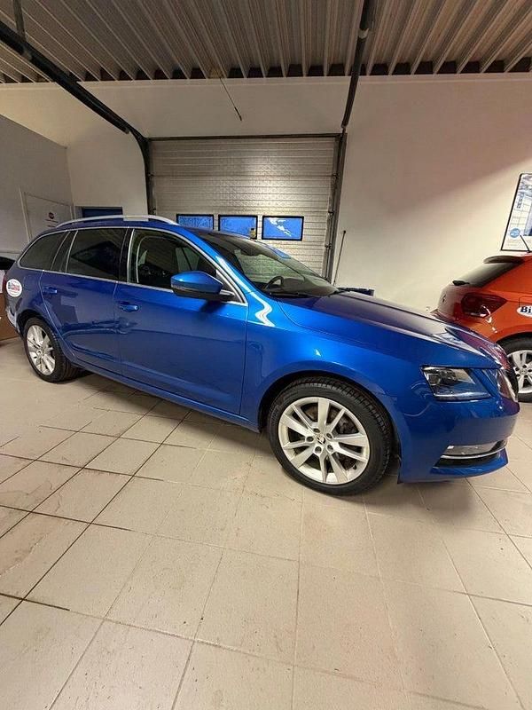Blå Begagnad 2018 Skoda Octavia Style Kombi | 175 000 kr (Marknadspris) - Bild 1/4