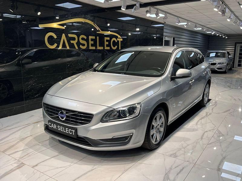 Silver Begagnad 2014 Volvo V60 Momentum Kombi | 109 000 kr (Marknadspris) - Bild 1/4