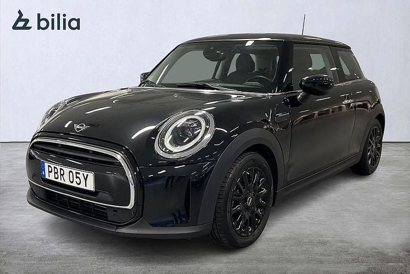 Svart (midnight black) Begagnad 2022 Mini Cooper Comfort Halvkombi | 254 900 kr (Marknadspris) - Bild 1/4