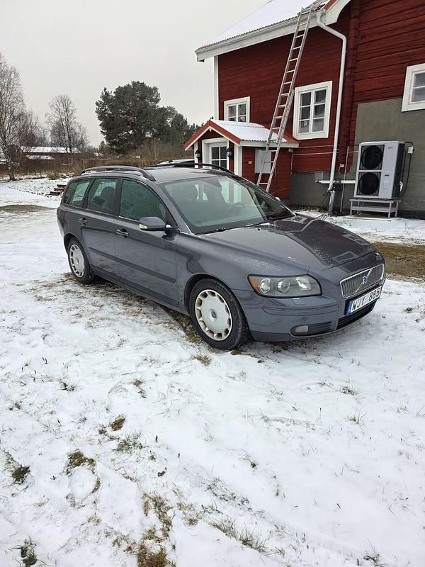 Begagnad 2005 Volvo V50 Kombi | 10 000 kr (Superpris) - Bild 1/4
