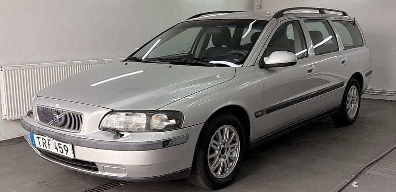 Ljusgrå Begagnad 2002 Volvo V70 Kombi | 14 700 kr (Marknadspris) - Bild 1/4