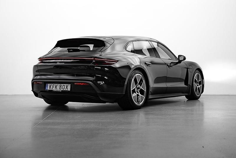 Begagnad Porsche Taycan Performance Package 319 kW (435 HK) 2024 Svart Kombi