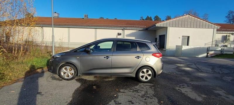 Begagnad Kia Carens 115 HK (84 kW) 2015 Minibuss