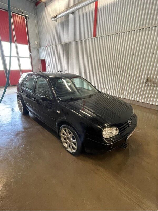 Svart Begagnad 2001 VW Golf IV GTI Halvkombi | 27 000 kr - Bild 1/4