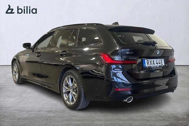 Begagnad BMW 330e Sport Line 184 HK (135 kW) 2020 Svart Kombi