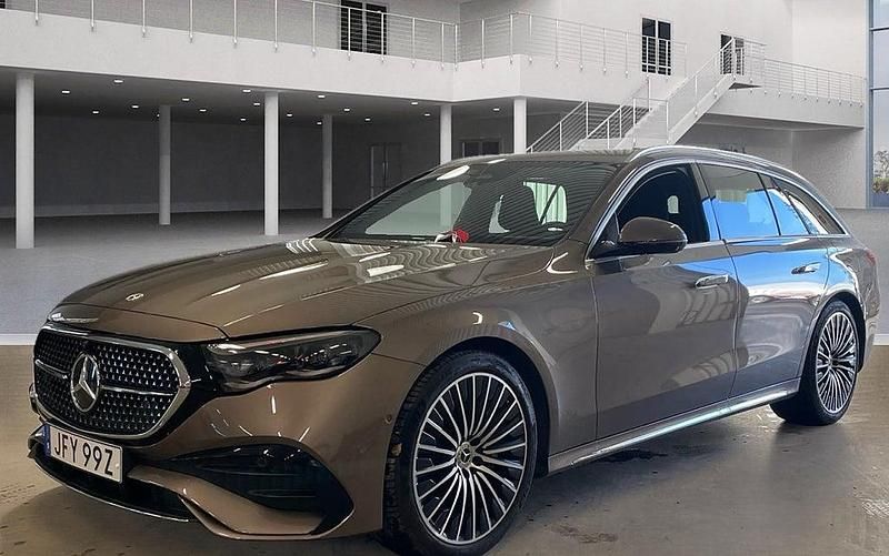 Brun Begagnad 2024 Mercedes E300 AMG Kombi | 639 000 kr (Marknadspris) - Bild 1/4