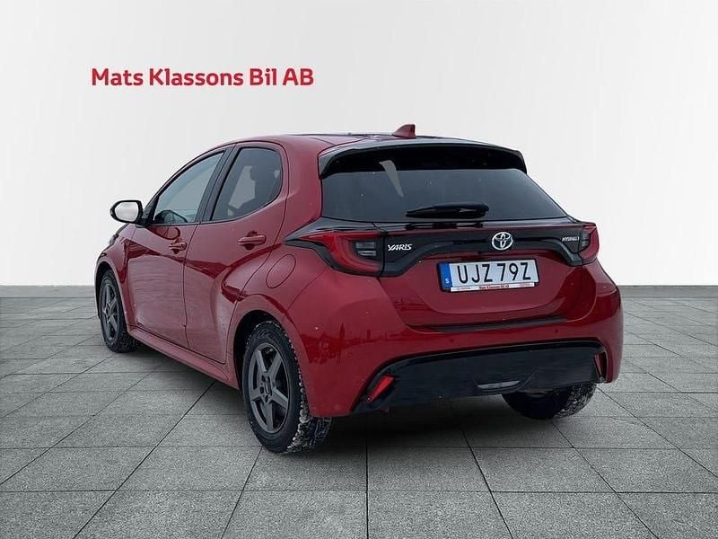 Begagnad Toyota Yaris Hybrid Style 117 HK (86 kW) 2021 Röd Halvkombi