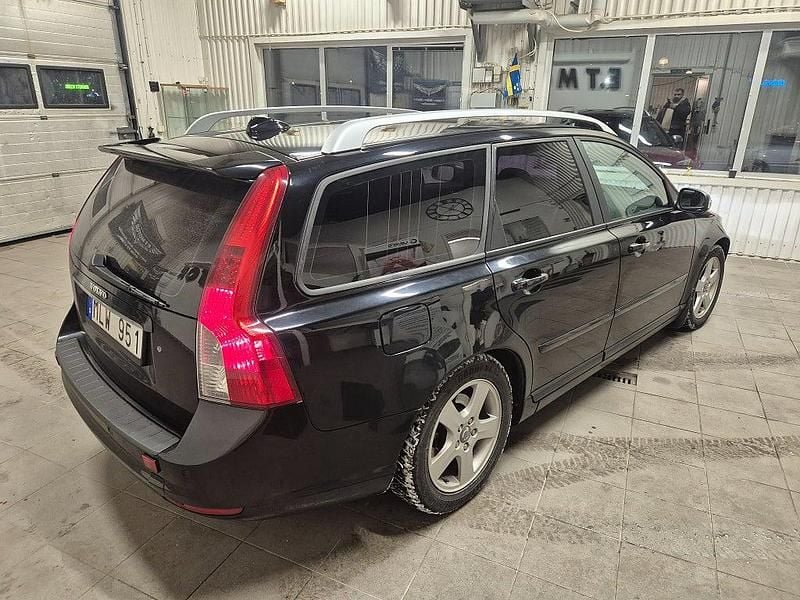 Begagnad Volvo V50 Summum 136 HK (100 kW) 2008 Svart Kombi