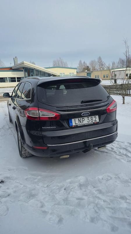 Begagnad Ford Mondeo Business Edition 163 HK (119 kW) 2014 Svart fin i lacket Kombi