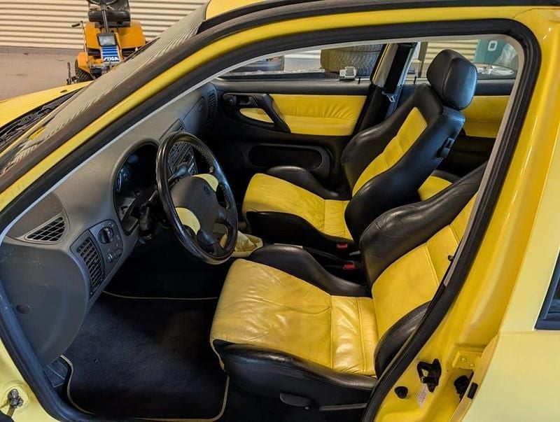 Begagnad VW Polo Conceptline 101 HK (74 kW) 1999 Gul Halvkombi