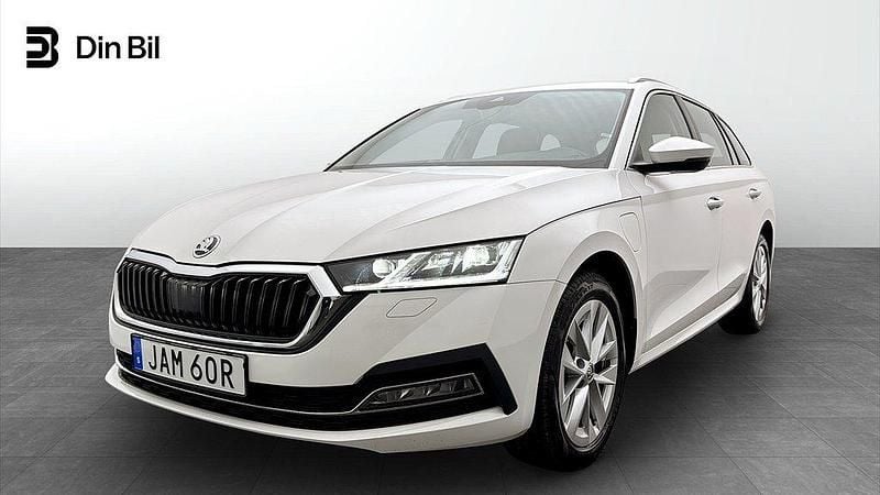 Vit Begagnad 2023 Skoda Octavia Business Line Kombi | 324 900 kr (Lite dyr) - Bild 1/4