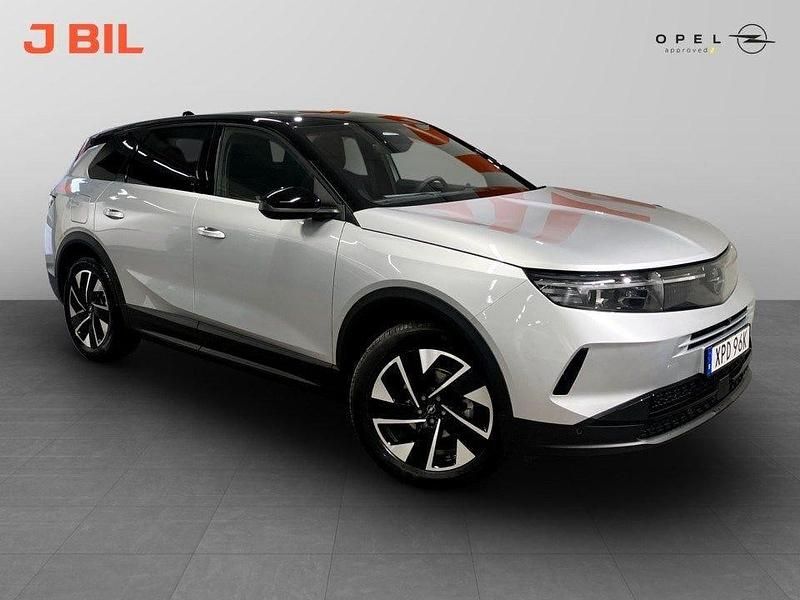 Kristall silver Begagnad 2025 Opel Grandland X Ultimate SUV | 419 900 kr (Marknadspris) - Bild 1/4