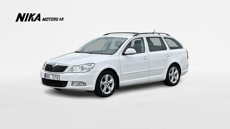 Vit Begagnad 2011 Skoda Octavia Kombi | 79 900 kr (Marknadspris) - Bild 1/4