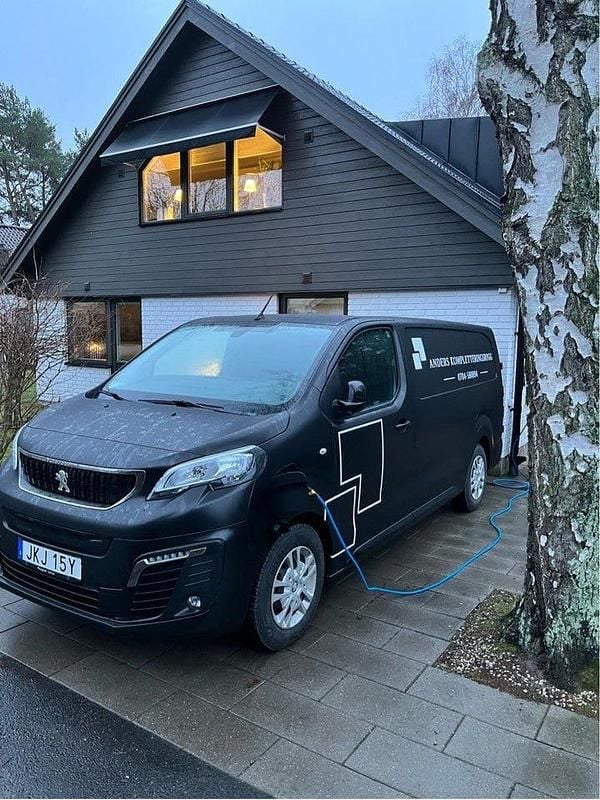 Vit Begagnad 2023 Peugeot e-Expert Van | 250 000 kr - Bild 1/4