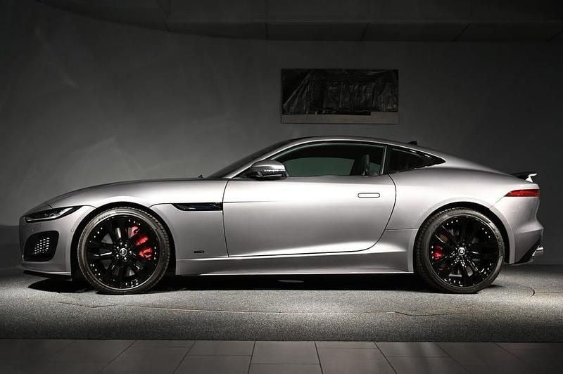 Begagnad Jaguar F-Type 450 HK (330 kW) 2023 Grå Sportkupé