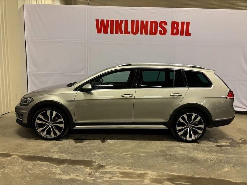 Begagnad VW Golf Alltrack 180 HK (132 kW) 2017 Silver Kombi