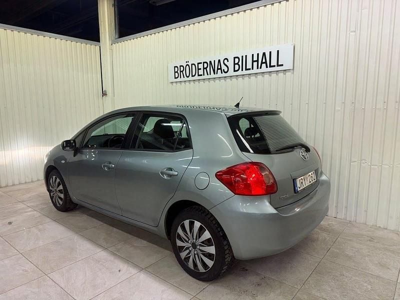 Begagnad Toyota Auris 124 HK (91 kW) 2008 Grå Halvkombi