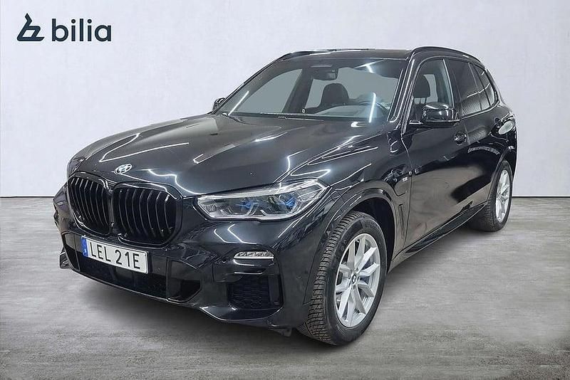 Svart Begagnad 2021 BMW X5 iPerformance SUV | 599 000 kr (Marknadspris) - Bild 1/3