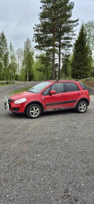 Röd Begagnad 2012 Suzuki SX4 Halvkombi | 45 000 kr (Marknadspris) - Bild 1/3