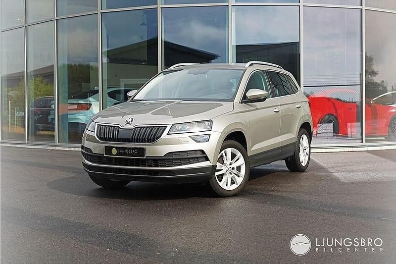 Ljusbrun Begagnad 2018 Skoda Karoq Style SUV | 199 900 kr (Marknadspris) - Bild 1/4